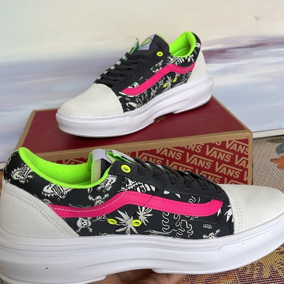 Vans Men’s Old Skool Over
Singles Day Multi/True Wh
VN0A7Q5E6GL
Sneaker Platform - Picture 11 of 16